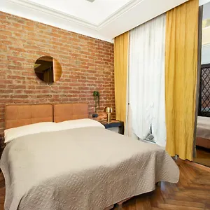 https://castello-apartments-historical-charm-with-luxurious-amenities.vienna-besthotels.com